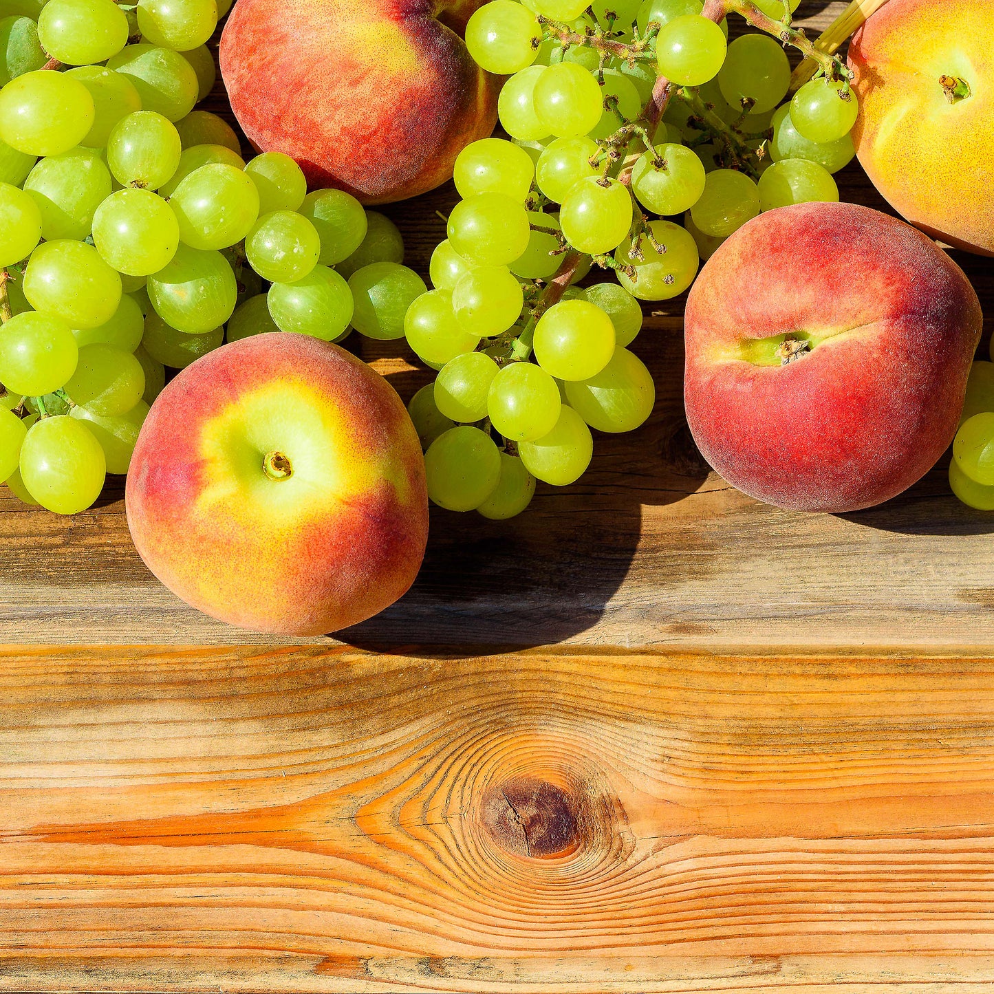 Siesta Luxury Candle Peaches and Grapes Inspiration | RHR Luxury Home Fragrance