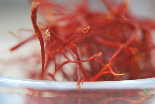 Saffron Oil: Benefits and Uses in Aromatherapy